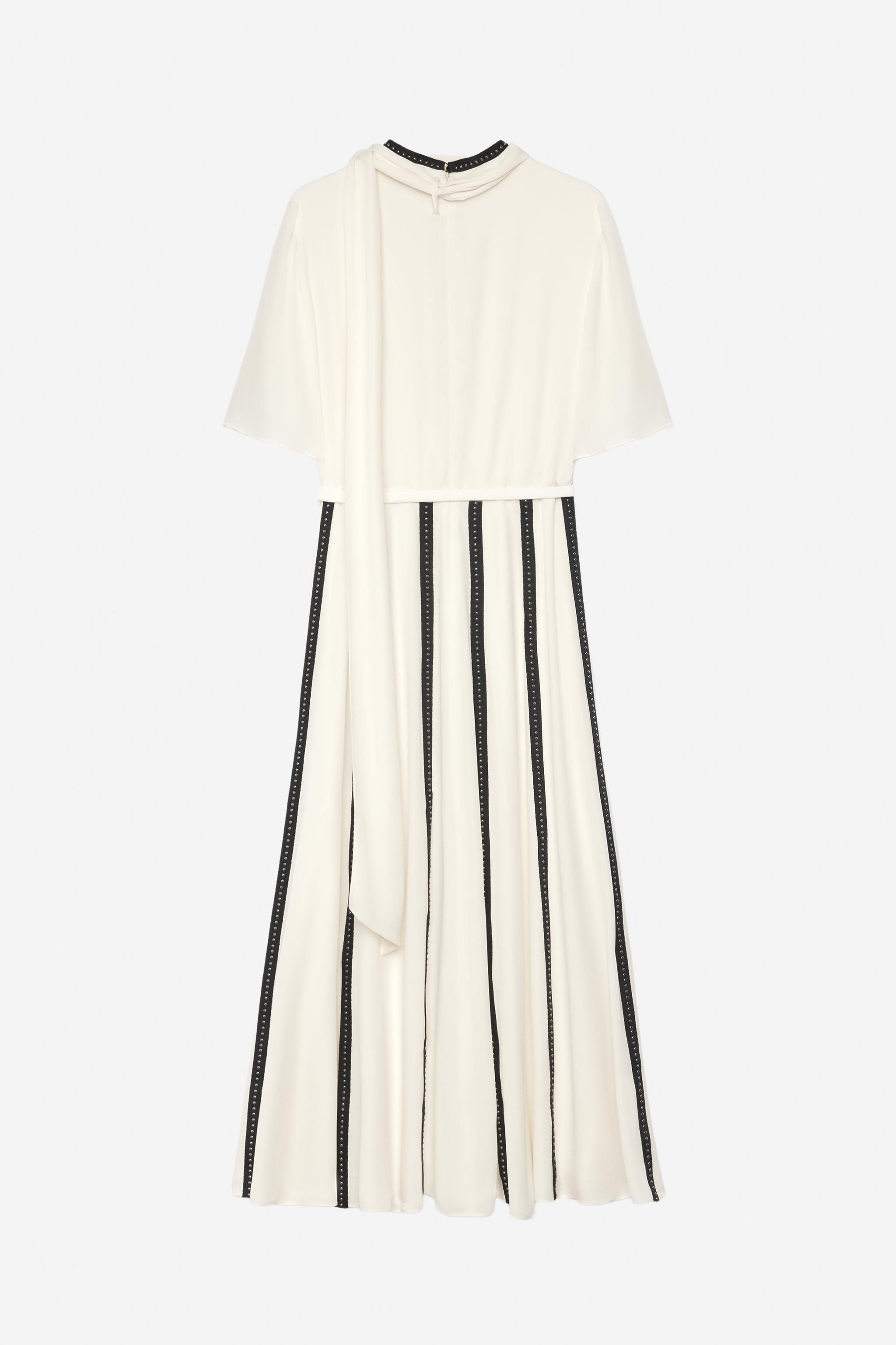 ROBE BRIDES ET CLOUS EN CONTRASTE - THE ITEM